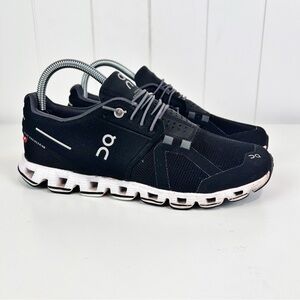 ON Cloud 5 Black Running Shoes Womens 8 Lifestyle Sneakers Swiss Engineering